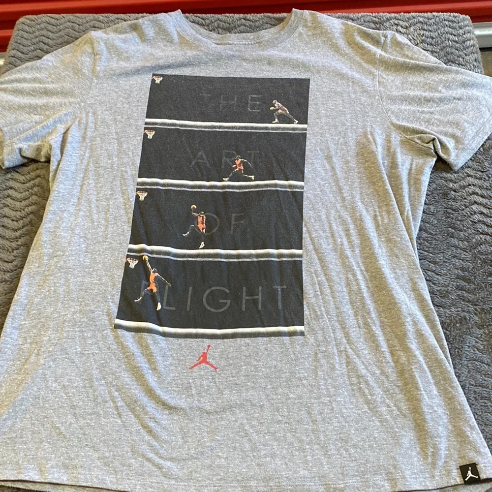 Jordan graphic logo T-shirt that out of the point size large past shipping